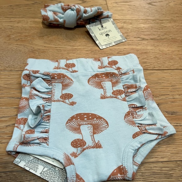 NWT Kate Quinn 3-6mo ruffled baby blue mushroom bottoms with matching headband - Picture 4 of 7